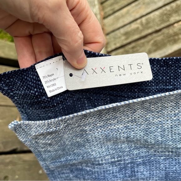 Accents New York Blue Rayon Chenille Square Scarf NWT O/S - Picture 2 of 13